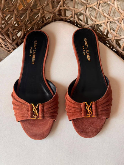 YSL 
✨ New Collection
👠 36–41
💎 Premium Quality
🔥 Super Master
450 dhs✅

Zain198
♥️♥️♥️