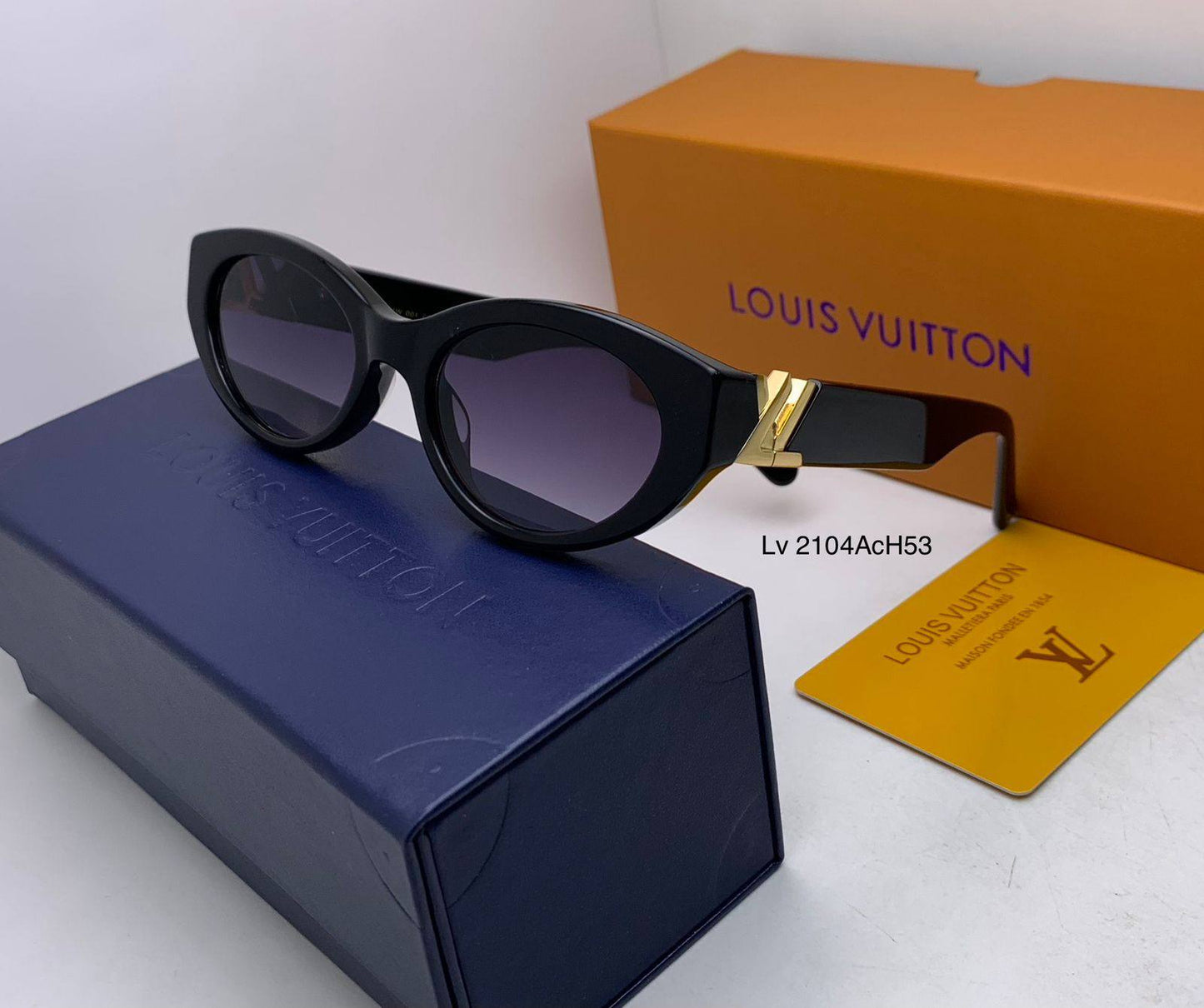 LV 
Master 
180 dhs❣️

Zain126
♥️♥️♥️