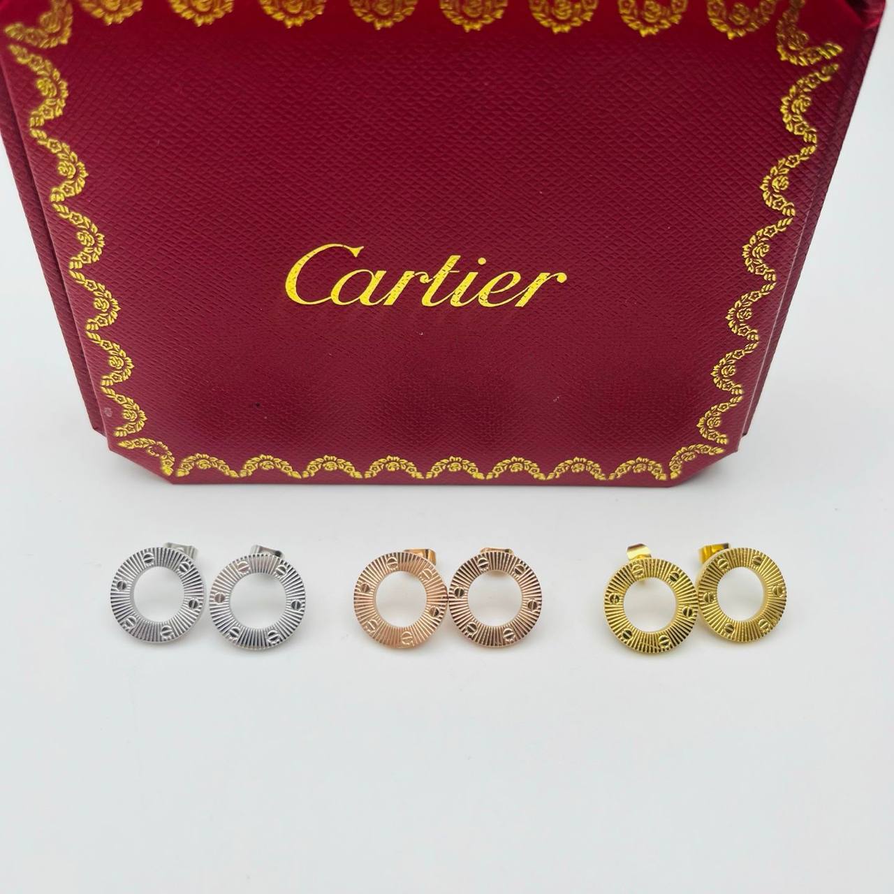 New arrival Cartier top quality Stainless steel with 18k gold plated earrings 
Non tarnish 
Offer price
 20 dhs✅/ pair without box

30 dhs✅ / pair with Cartier box and paperbag

Zain243
♥️♥️♥️