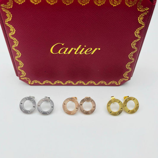 New arrival Cartier top quality Stainless steel with 18k gold plated earrings 
Non tarnish 
Offer price
 20 dhs✅/ pair without box

30 dhs✅ / pair with Cartier box and paperbag

Zain243
♥️♥️♥️