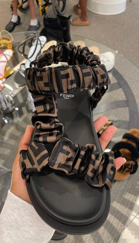 FENDI 
☘️ *SIZE  36  to 42 ☘️                                                                                                       
180 dhs🌺

Zain224
♥️♥️♥️