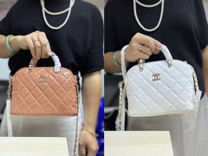 🌈 Chanel 
1️⃣ First quality +🎁
Size : 20 * 15 cm
85 dhs✅
with box 🎁

Zain115
♥️♥️♥️