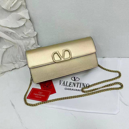 VALENTINO
GOOD QUALITY 
BIG SIZE 


WITH BOX 
🎁🎁🎁

120 dhs✅

Zain39
♥️♥️♥️