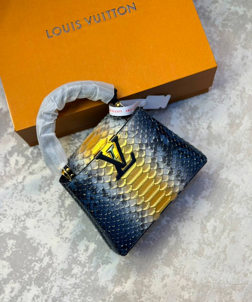 LV
High quality
330 dhs🇦🇪🇦🇪
Size 21cm

Zain175
♥️♥️♥️