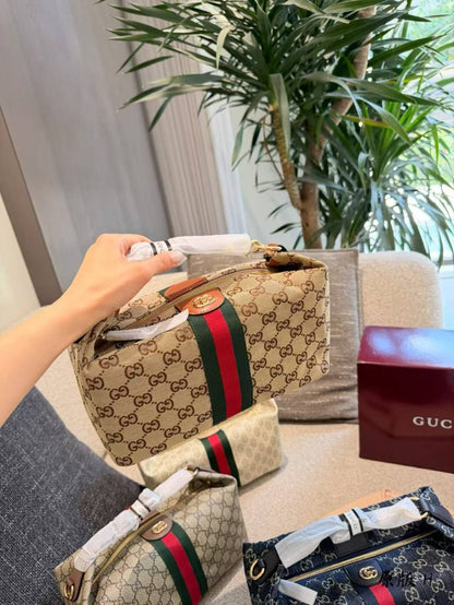 Gucci

100 dhs
With box

Zain235
♥️♥️♥️