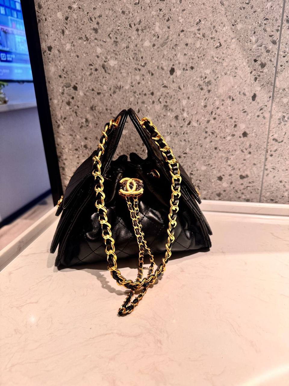 Chanel
Best quality 

with box’s 

120 dhs✅
size 20 CM

Zain290
♥️♥️♥️