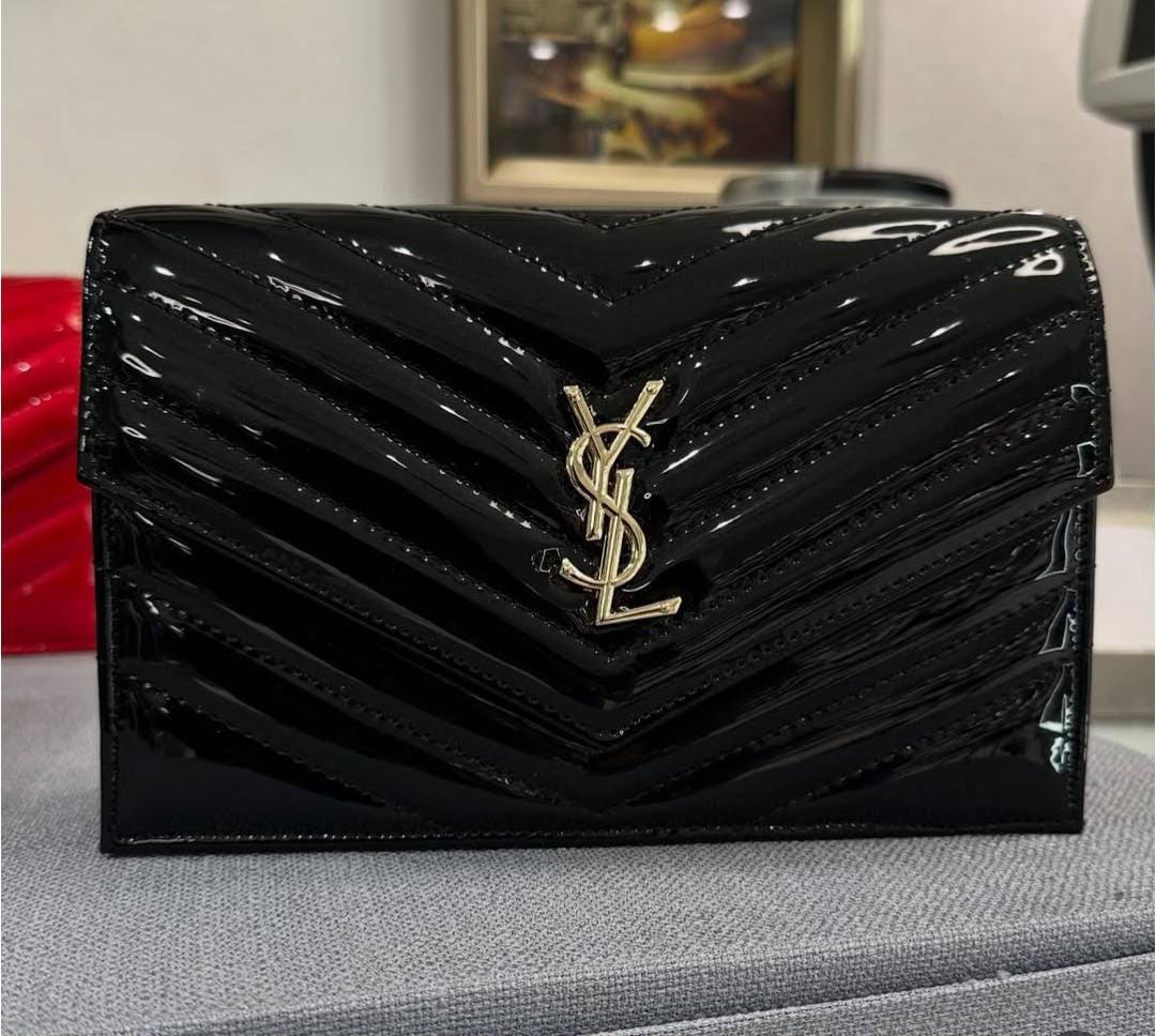 YSL
75 dhs✅
With box

Zain219
♥️♥️♥️