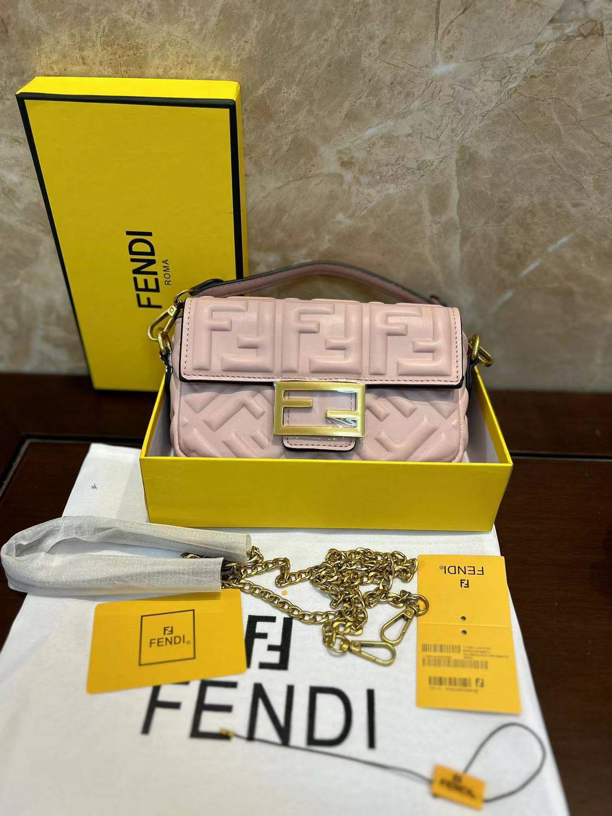 Fendi
95 dhs❣️
size：20cm
Good-quality 

with box🎁🎁🎁

Zain35
♥️♥️♥️