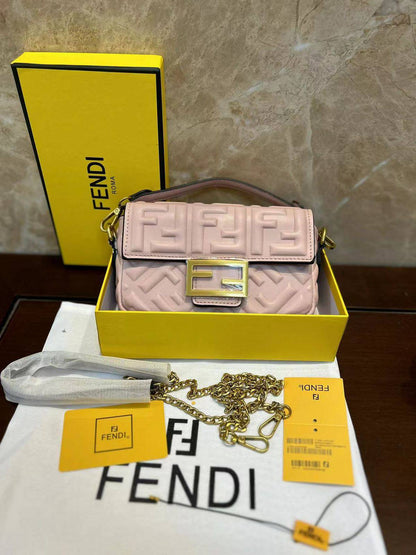 Fendi
95 dhs❣️
size：20cm
Good-quality 

with box🎁🎁🎁

Zain35
♥️♥️♥️