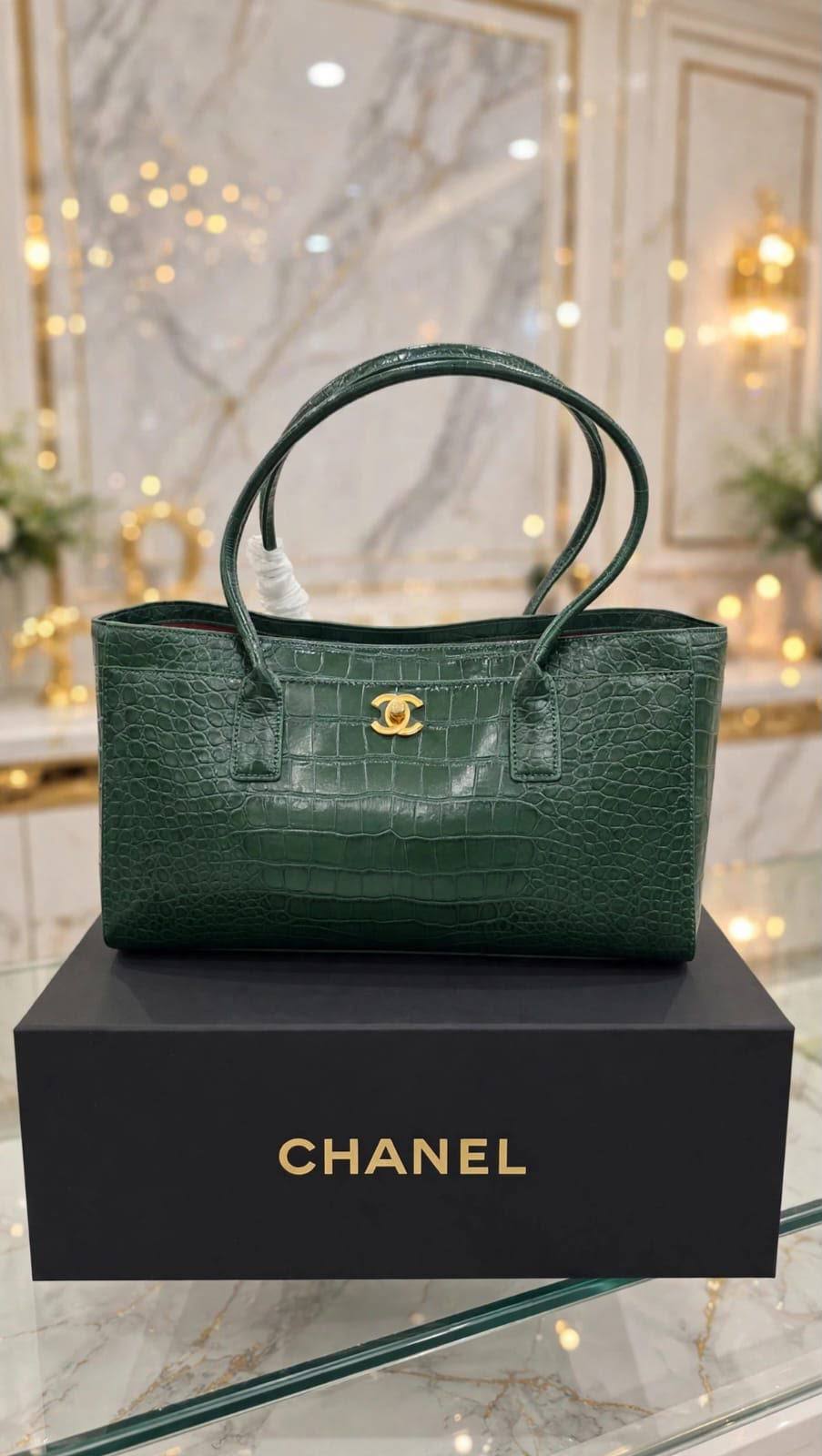 Chanel Croc ToT Bag 

35Cm 

With box 
Good Quality 
350 dhs🇦🇪🇦🇪🇦🇪

Zain131
♥️♥️♥️