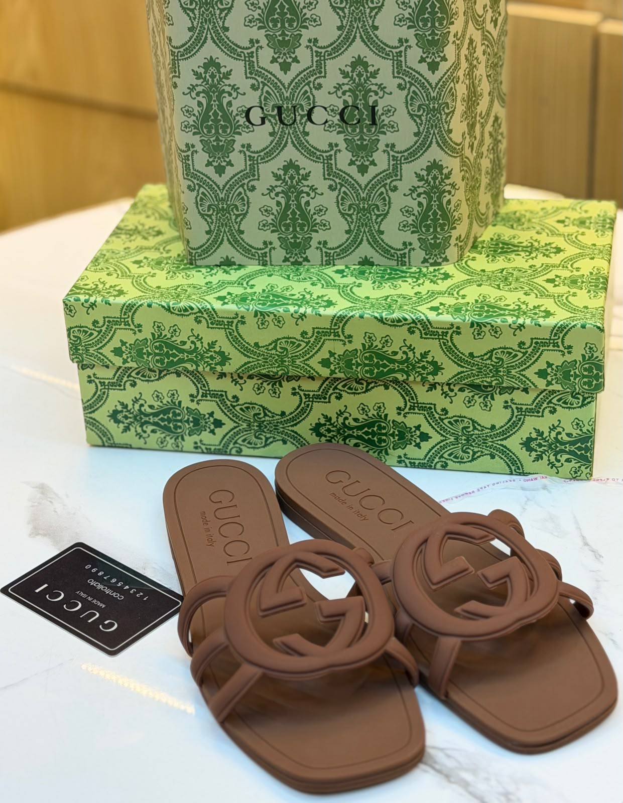 Gucci slipper
Size 36-41
90 dhs✅

Zain296
♥️♥️♥️