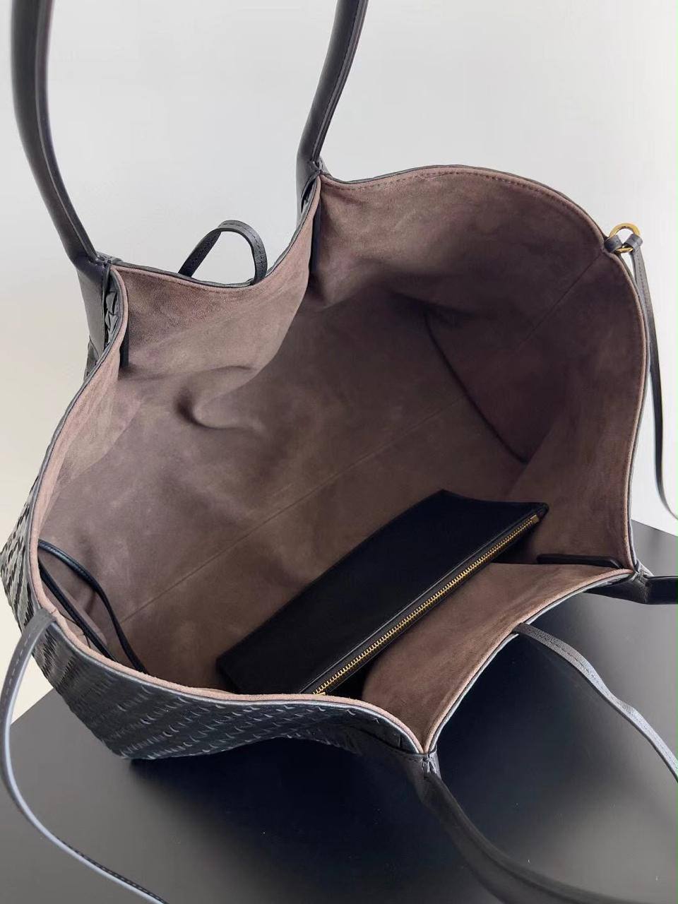 Bottega Veneta Pinacoteca tote bag 

For Price 👇 WhatsApp✅
0568585901 
0507557372
0552275751 Owner Zain 👌

Zain71
♥️♥️♥️