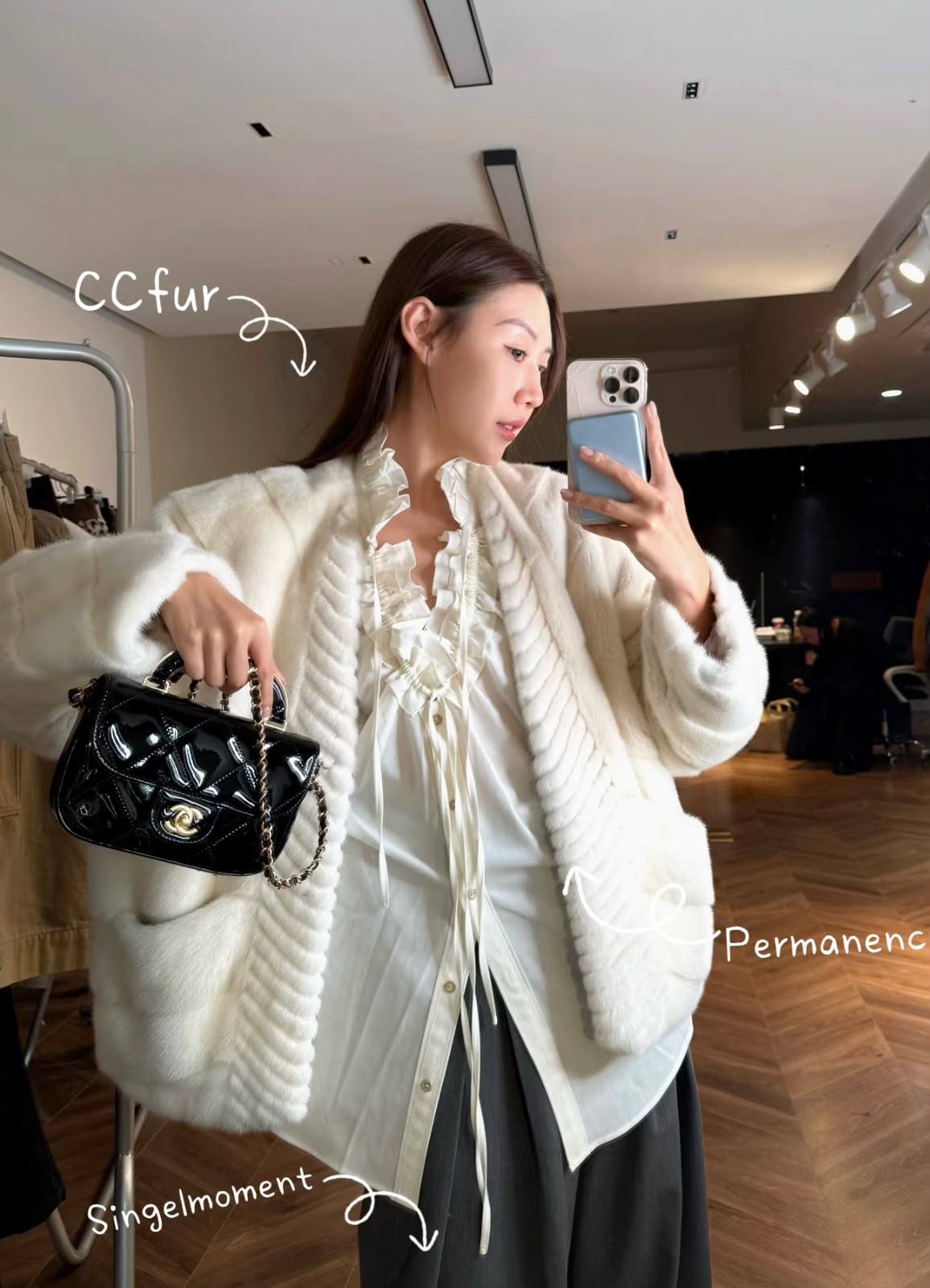 CHANEL

 NEW CAME 
GOOD QUALITY 

WITH BOX
110 dhs🇦🇪🇦🇪

Zain39
Zain295
♥️♥️♥️