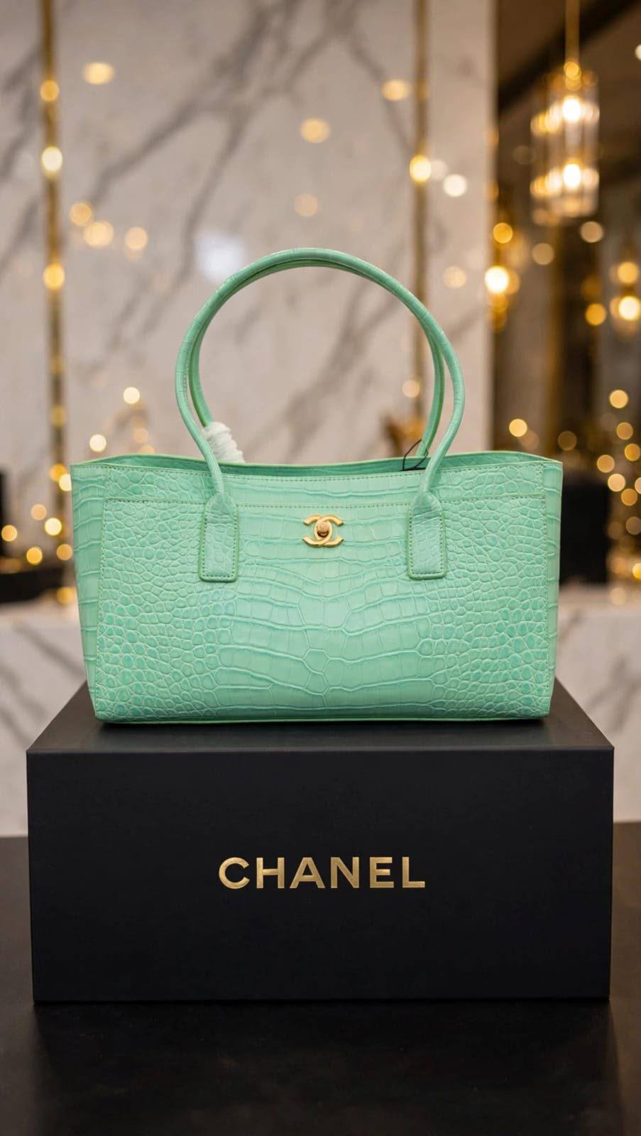 Chanel Croc ToT Bag 

35Cm 

With box 
Good Quality 
350 dhs🇦🇪🇦🇪🇦🇪

Zain131
♥️♥️♥️