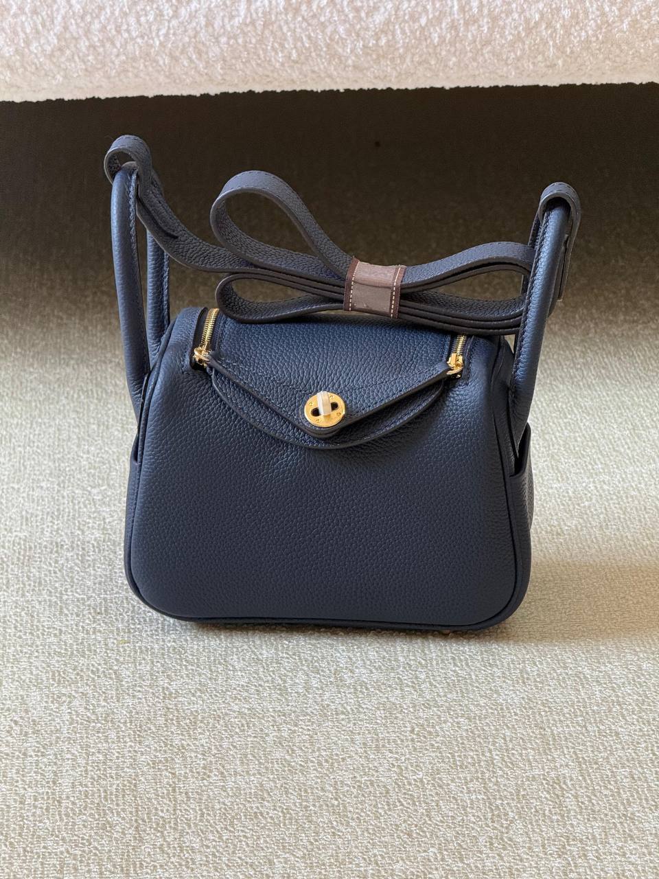 Hermes 

mini lindy 18cm💕

master quality😍

with box❤️
340 dhs✅

Zain52
♥️♥️♥️
