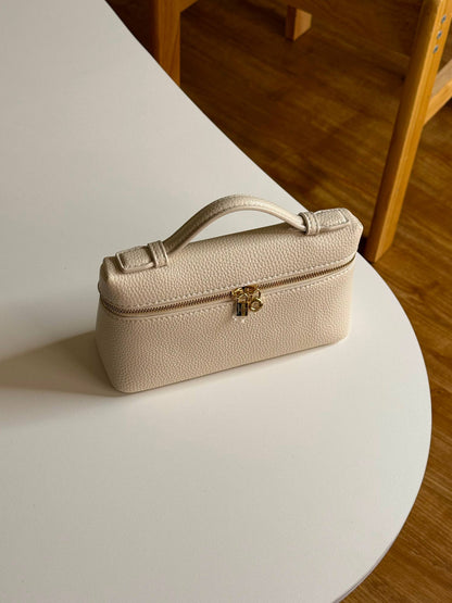 LORO PIANA 

19cm

320 dhs🇦🇪🇦🇪🇦🇪
 MASTER QUALITY
 With box🎁

Zain167
♥️♥️♥️