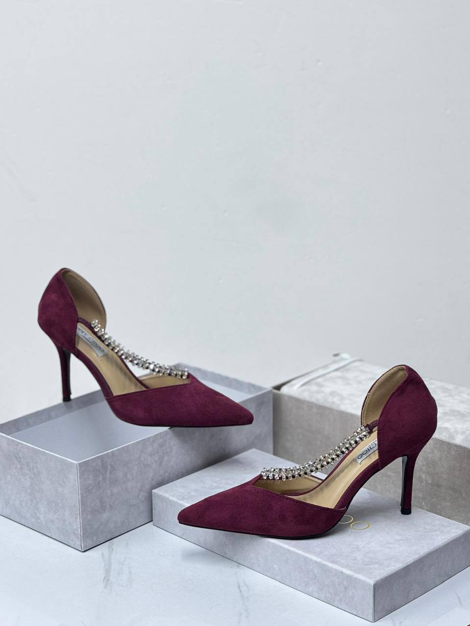 JIMMY CHOO
Size :36-41
115 dhs✅

Zain21
♥️♥️♥️