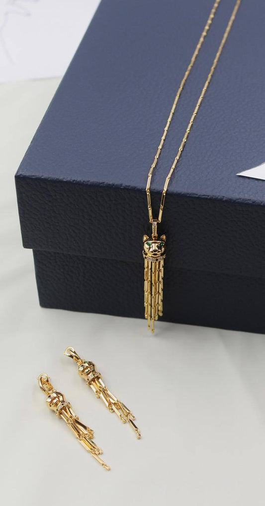 Cartier ❤️
PANTHÈRE DE CARTIER  
Necklace & earring 
💎💎💎💎💎
↗️ *# Master Quality ®️*
*340 dhs🌺* with *Good* Box
*375 dhs🌺* with *Orignal* Box

Zain106
♥️♥️♥️