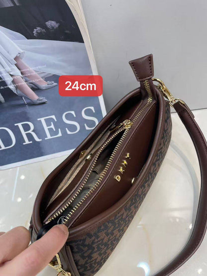 DKNY
95 dhs❣️

Zain102
♥️♥️♥️