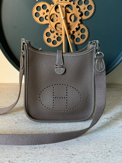 HERMES 💫

Super Master Quality ⚡️

Original Packing 🎁

Size 16CM📏

For Price 👇 WhatsApp✅
0568585901 
0507557372
0552275751 Owner Zain 👌

Zain321
♥️♥️♥️