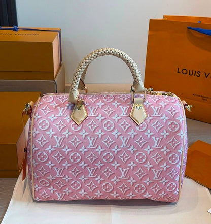 LV
MASTER QUALITY
260 dhs💓
……(with leather )
30CM

Zain295
♥️♥️♥️