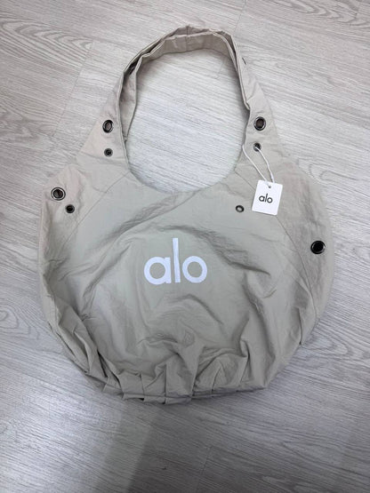 Alo Bag
65 dhs✅

Zain114
♥️♥️♥️