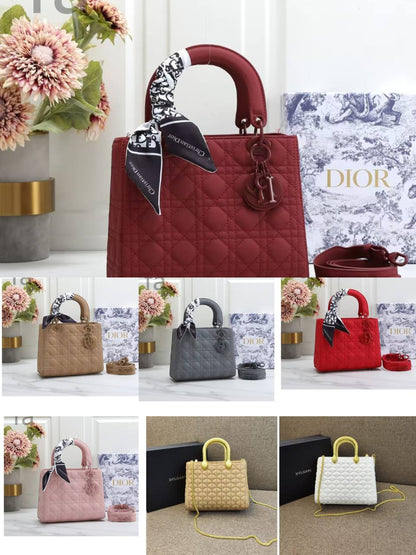 Bags
110 dhs✅

high quality 

With box
🎁🎁🎁

Zain26
♥️♥️♥️