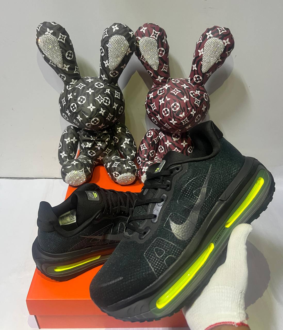 Nike Vomero Premium Black/Anthracite/Volt
NEW ARRIVALS 😇
36-45 AVAILABLE 🤩
230 dhs💓

Zain242
♥️♥️♥️