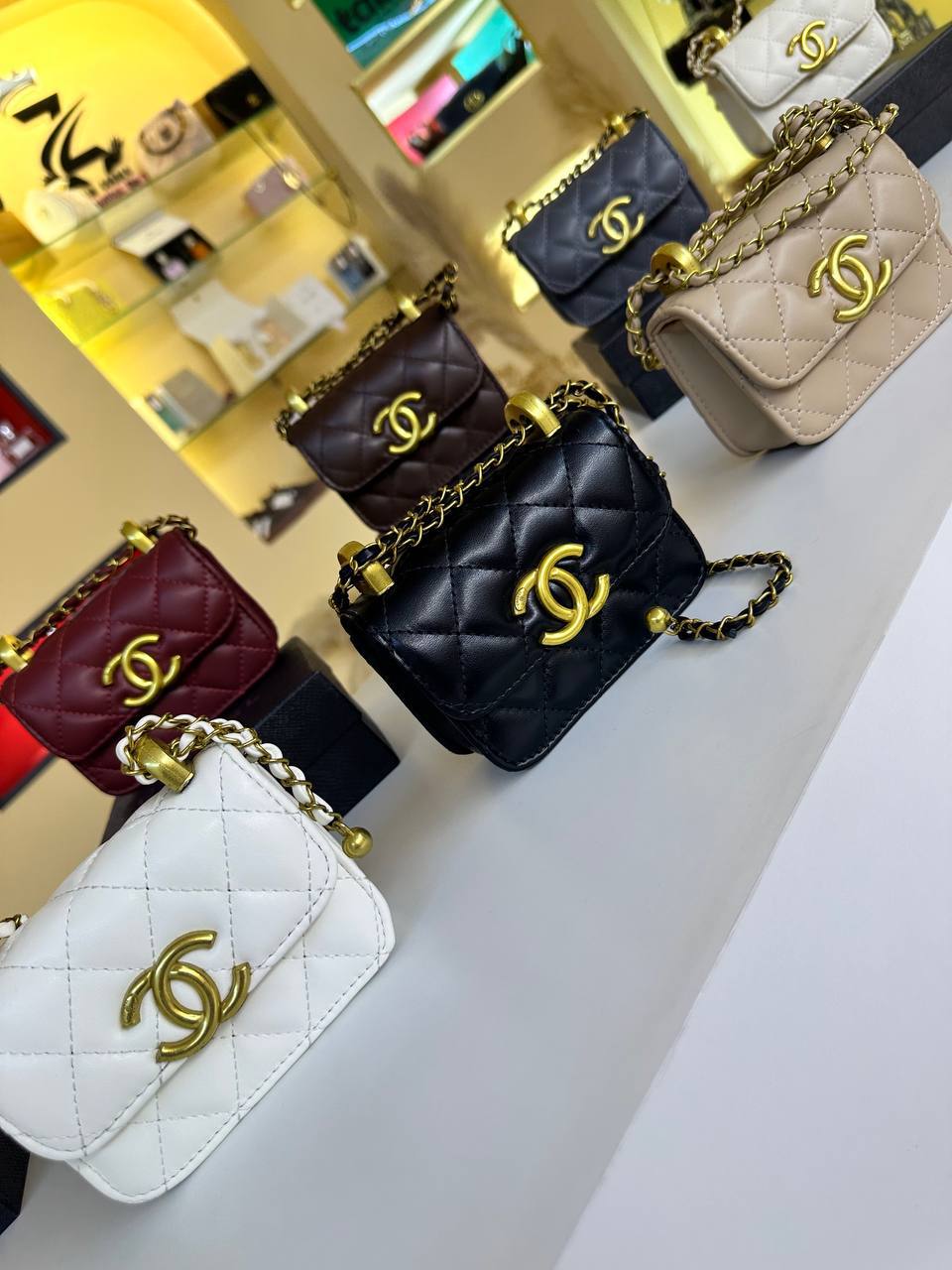 Chanel

80 dhs

Zain31

♥️♥️♥️

Zc
