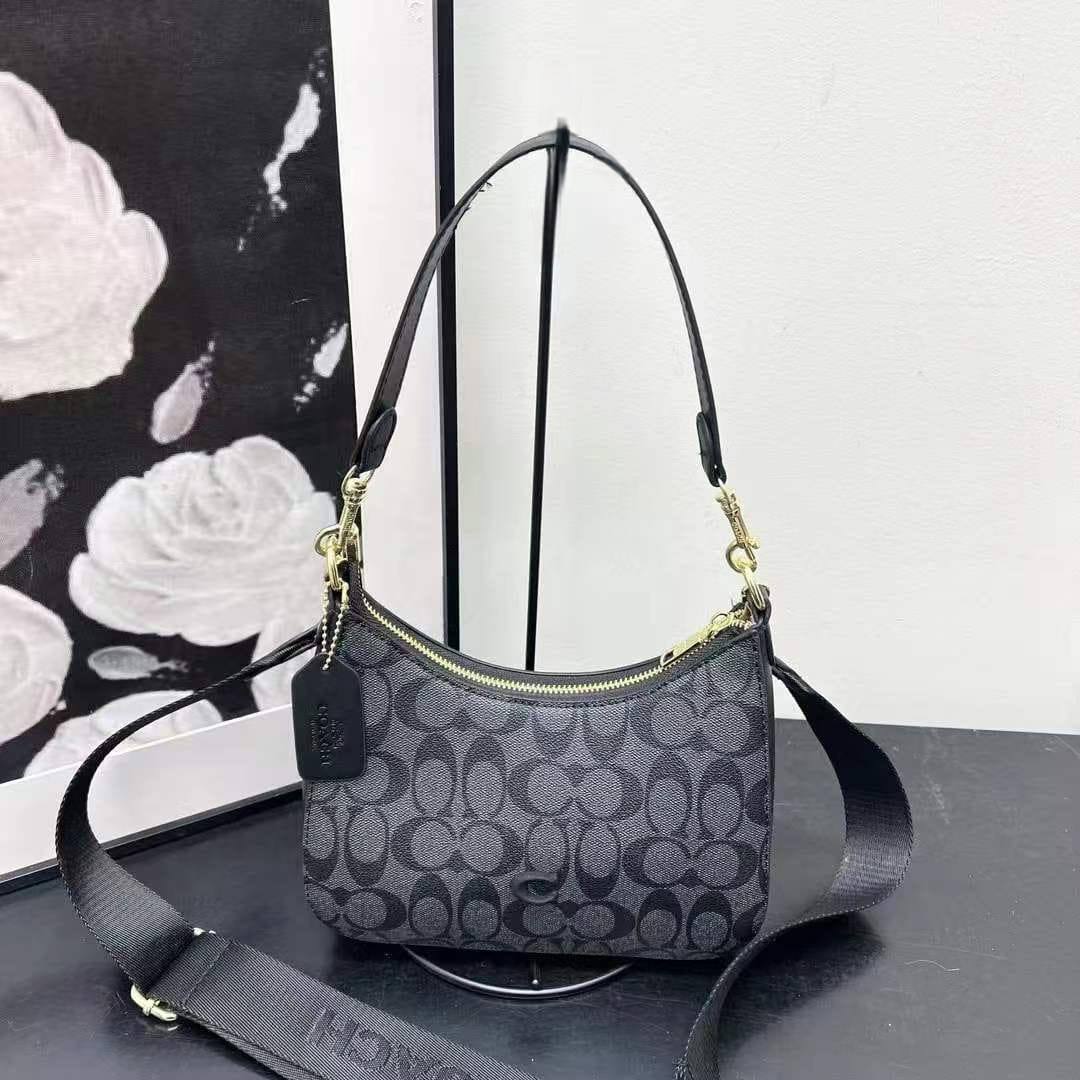 Coach 

65 dhs✅

Zain232
♥️♥️♥️