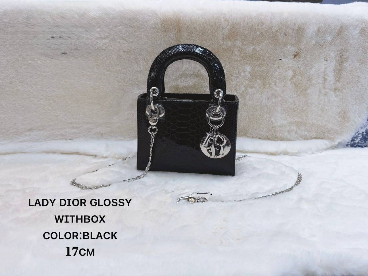 Chanel ᴘᴀʀᴛʏ ʙᴀɢ 
ɢᴏʟᴅᴛᴏɴᴇ/ʟᴏɴɢ ᴄʜᴀɪɴ
ᴡɪᴛʜʙᴏx🎁🎁🎁

ʟᴀᴍʙsᴋɪɴ ᴍᴀᴛᴇʀɪᴀʟ
sɪᴢᴇ:𝟐𝟓ᴄᴍ
100 dhs💓

Zain56
♥️♥️♥️