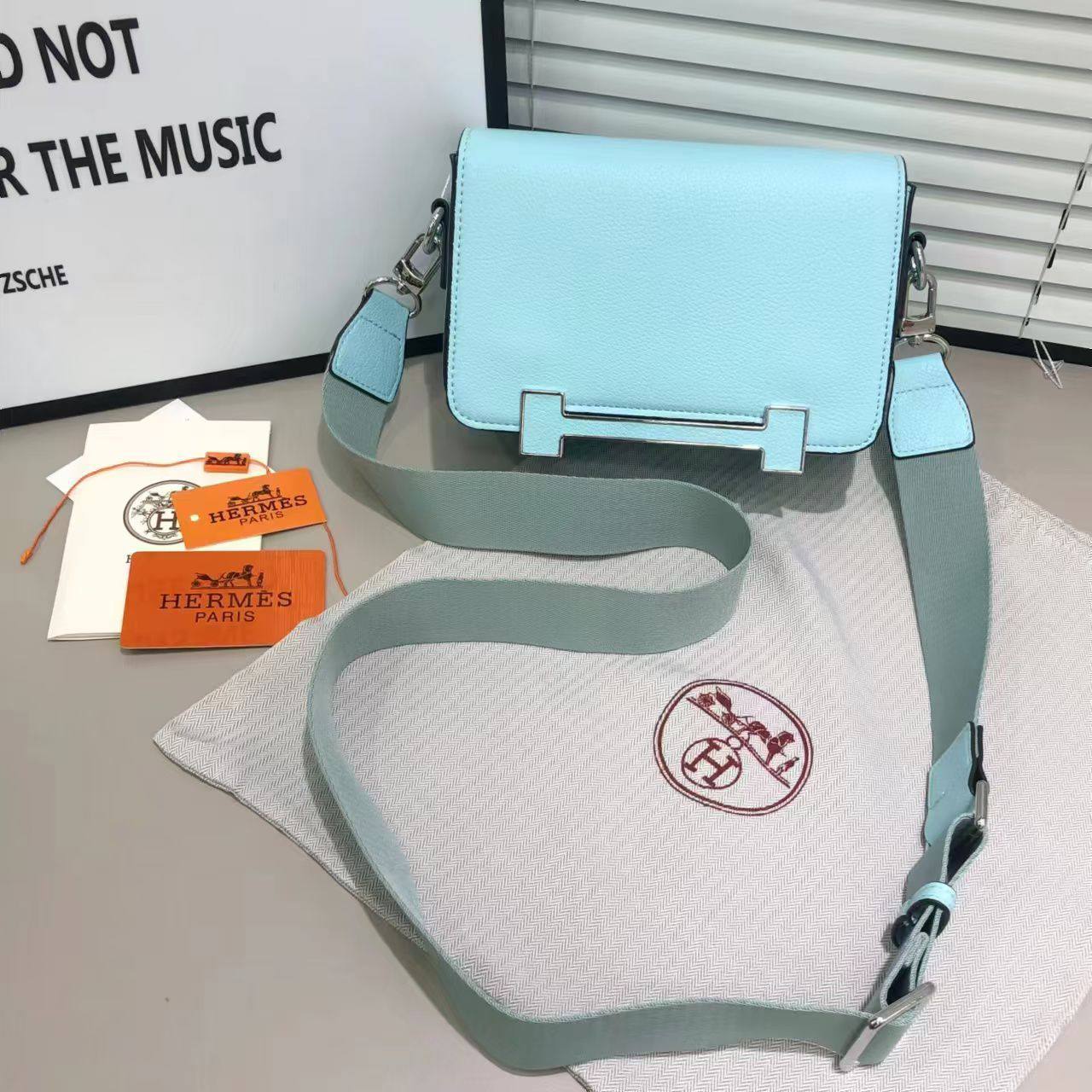 Hermes

105 dhs❤️

with box
🎁🎁🎁

Zain143
♥️♥️♥️