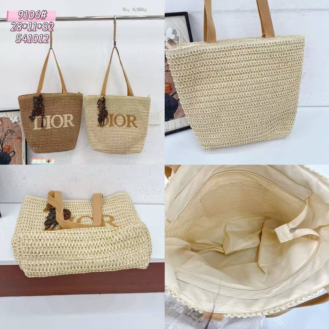 DIOR  
Size  28×11×32m
100 dhs🇦🇪🇦🇪

Zain04
♥️♥️♥️