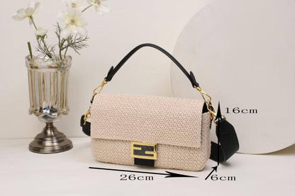 Fendi
85 dhs❣️

with box
🎁🎁🎁

26cm fendi
18cm jacquemus
Two styles

Zain26
♥️♥️♥️