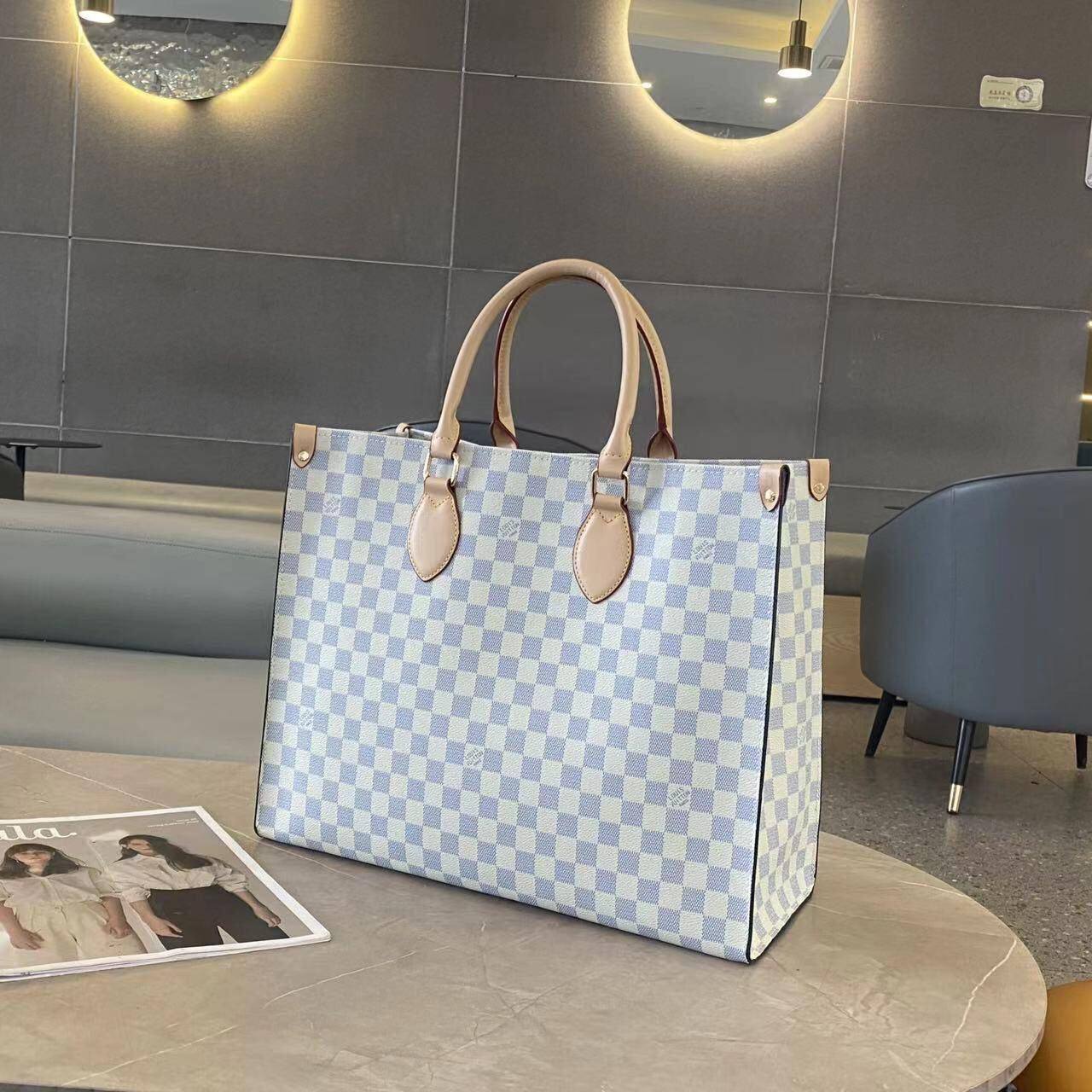 LV
85 dhs🪙💕
Size 33 CM

Zain269
♥️♥️♥️