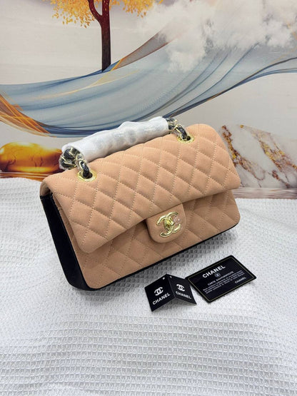 CHANEL 
BEST QUALITY 

WITH BOX’S 🎁

120 dhs✅
size 26CM

Zain290
♥️♥️♥️