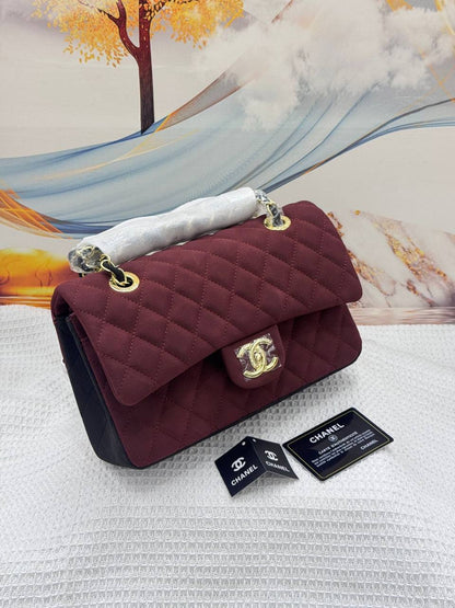 Chanel 
Best quality 

with box’s 
🎁🎁🎁

120 dhs✅

size 26 cm

Zain290
♥️♥️♥️