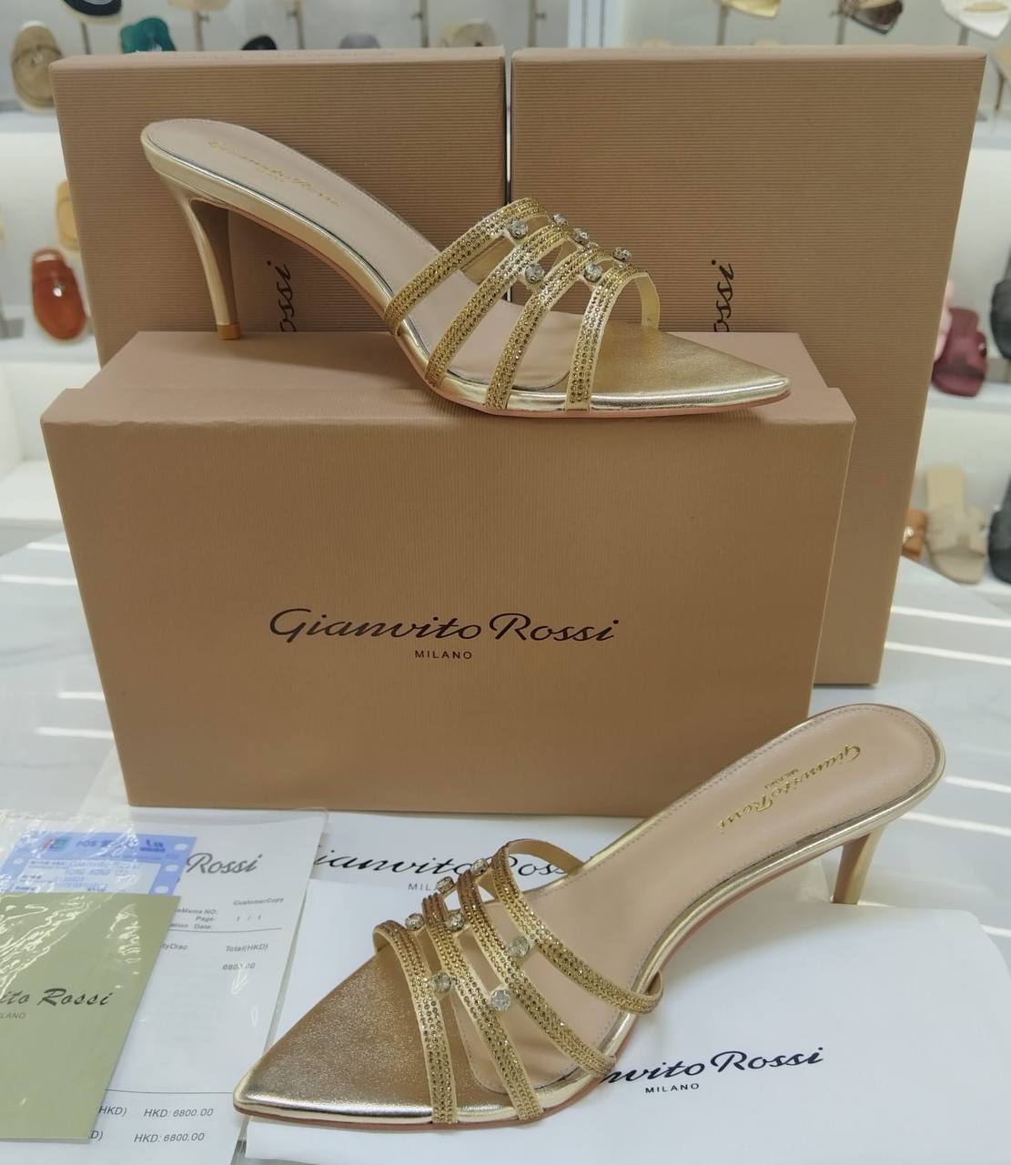 Rossi 
High Quality 
Size 36-41 
280 dhs✅

Zain207
♥️♥️♥️