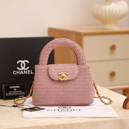 Chanel 
100 dhs✅
With box
🎁🎁🎁

size 19×7×13cm

Zain42
♥️♥️♥️