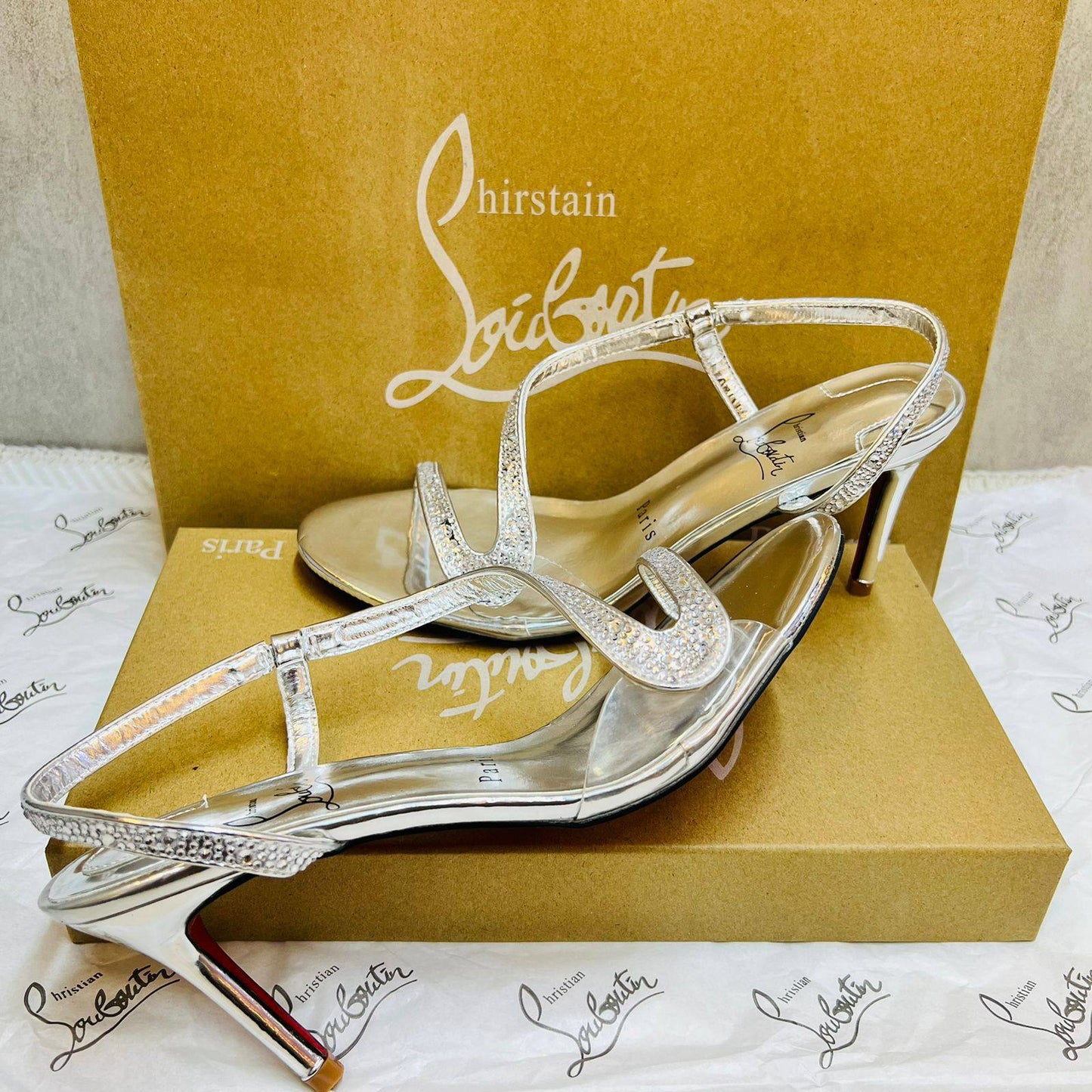 Christain Loubouin
Size 36-41 available 
150 dhs🌺
               Good quality 😍

Zain88
♥️♥️♥️