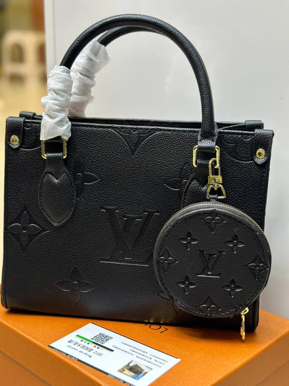 LV
Size 25cm
110 dhs✅
With box 📦

Zain70
♥️♥️♥️