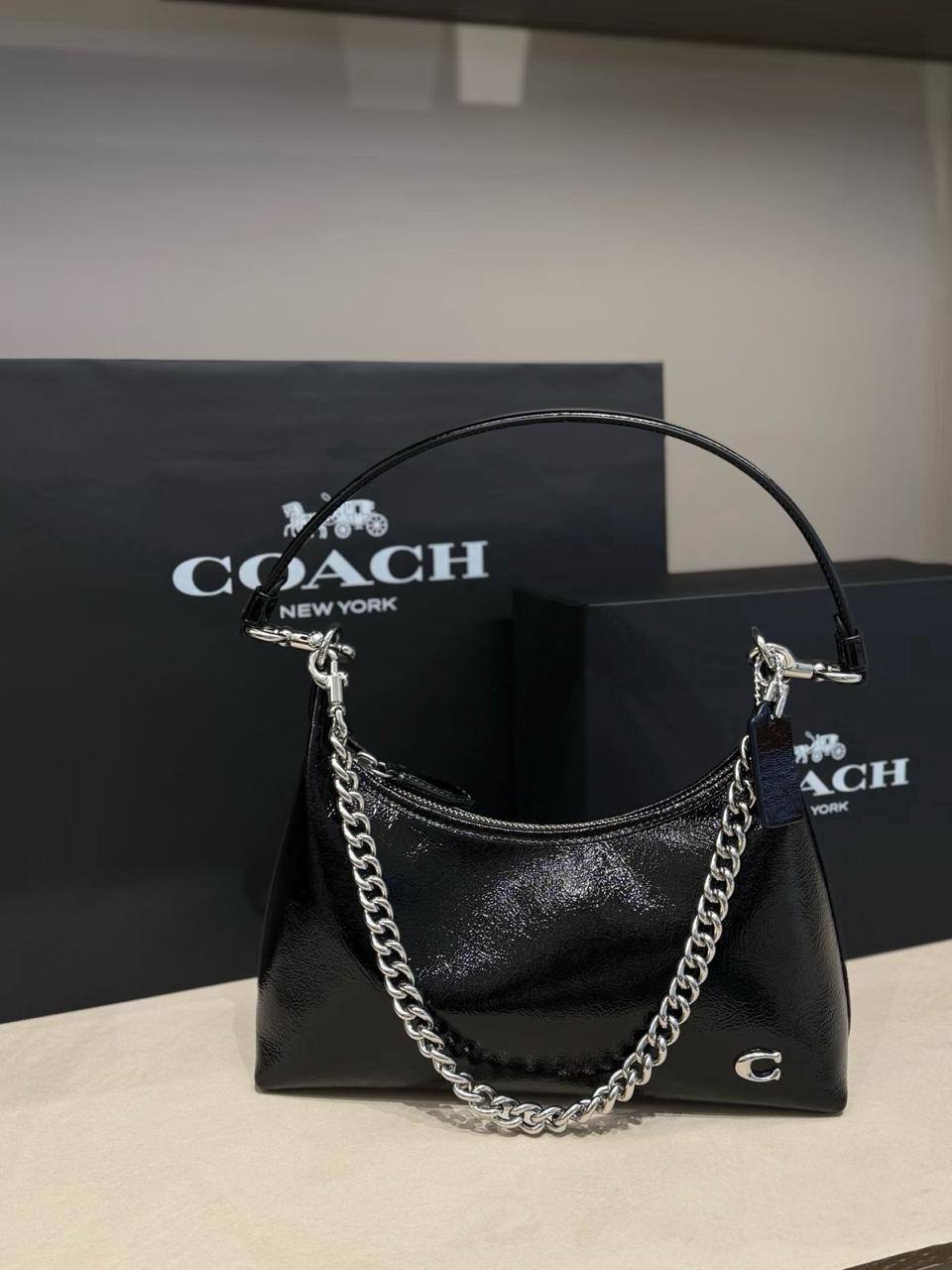 🌈 Coach Juliet new
1️⃣ First quality ＋🎁
Size : 25 * 22 cm
90 dhs🪙🌨️
with box 🎁

Zain115
♥️♥️♥️
