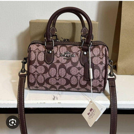 Coach

with box
🎁🎁🎁

90 dhs❤️

Zain143
♥️♥️♥️