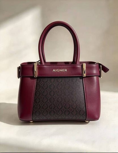 Aigner 
100 dhs🇦🇪🇦🇪

with box

size 21×7×14cm

Zain42
♥️♥️♥️