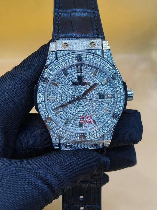 Hublot 
full stone
 for mens
 410 dhs✅
 automatic 🥰👍

Zain25
♥️♥️♥️