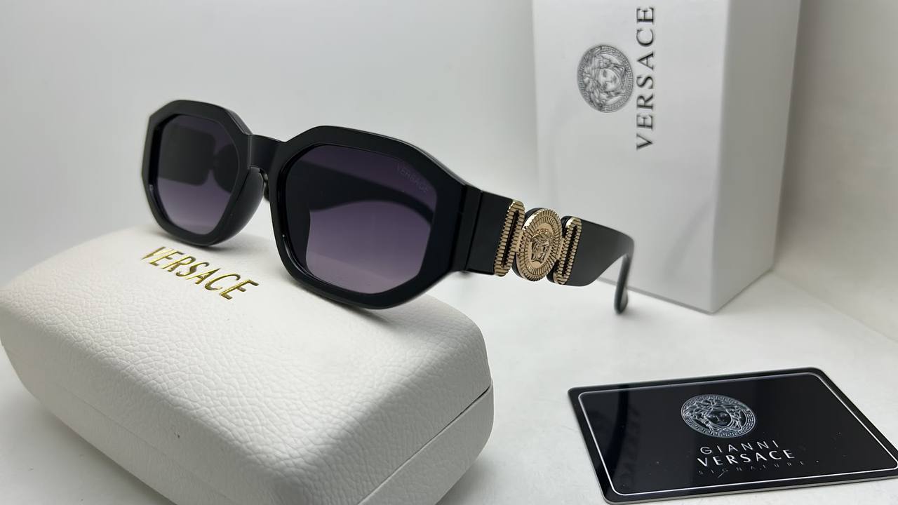 Versace
70 dhs🇦🇪🇦🇪

Zain126
♥️♥️♥️