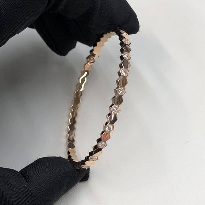 CHAUMET 🦋
Bangle 💥
Master quality 💯
With black boxes 📦 
55 dhs🪙🌨️
With master box 🗃️ 
120 dhs🪙🌨️

Zain216
♥️♥️♥️