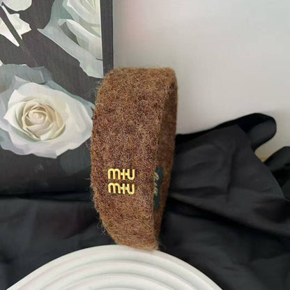 Headband ❤️‍🔥*
good quality 💯
20 dhs🪙🌨️

With boxes 🗃️ 
35 dhs🪙🌨️

Zain216
♥️♥️♥️