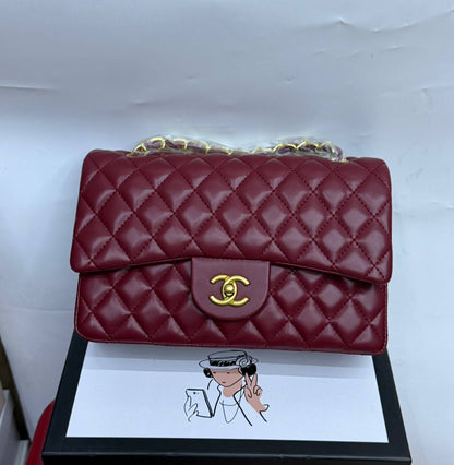 Chanel
New arrival 
Size 25cm
110 dhs🇦🇪🇦🇪🇦🇪

With box 🔥📦🔥

Zain70
♥️♥️♥️