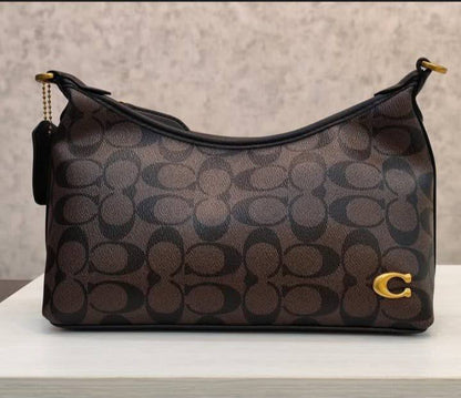 Coach
90 dhs✅
With box

Zain219
♥️♥️♥️